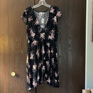 Charlotte Russe cap sleeved black dress with rose floral. Size XL. NWT.